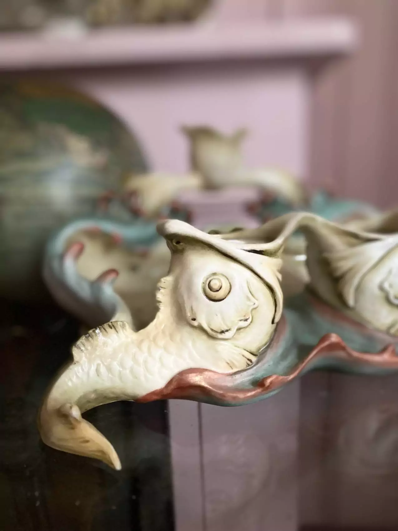 Encrier ancien en porcelaine Époque Art Nouveau – Forme de Poisson – Image 3