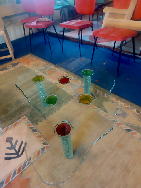 Table Salvat Jean Daniel Sculpture sur verre clair cabochons multicolores Modèle Ancien Seconde Main modèle Toy – Image 4